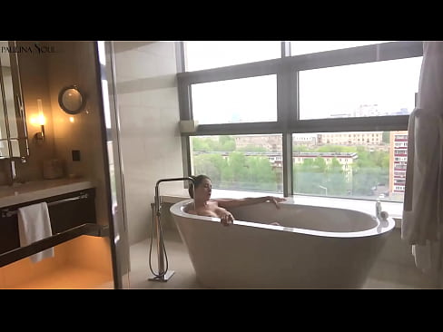 ❤️ Babe yang luar biasa ghairah jerking off dia di dalam bilik air ️ Lucah pada kami ☑